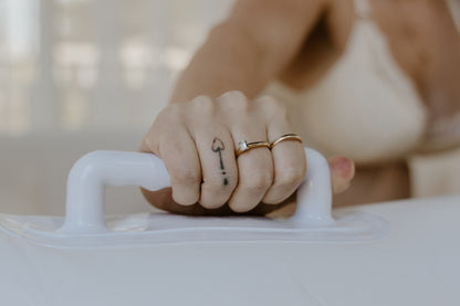 Hand gripping the sturdy handle of the Labour & Love hire birth pool for support during labour